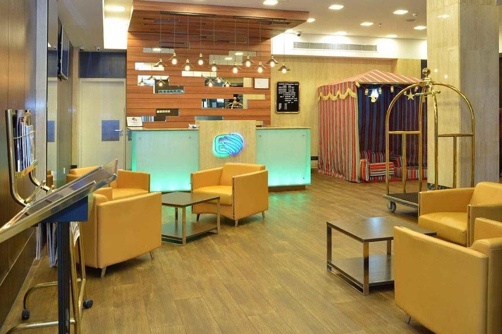 Everest International Hotel ドバイ エクステリア 写真