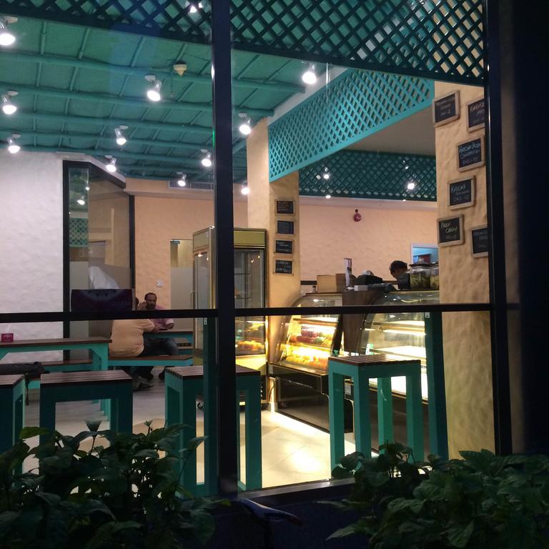 Everest International Hotel ドバイ エクステリア 写真
