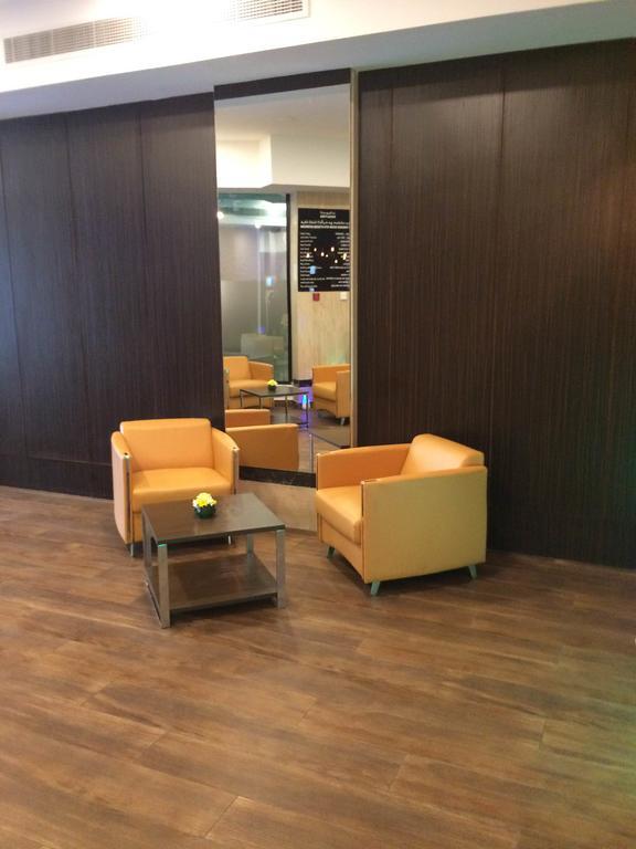 Everest International Hotel ドバイ エクステリア 写真