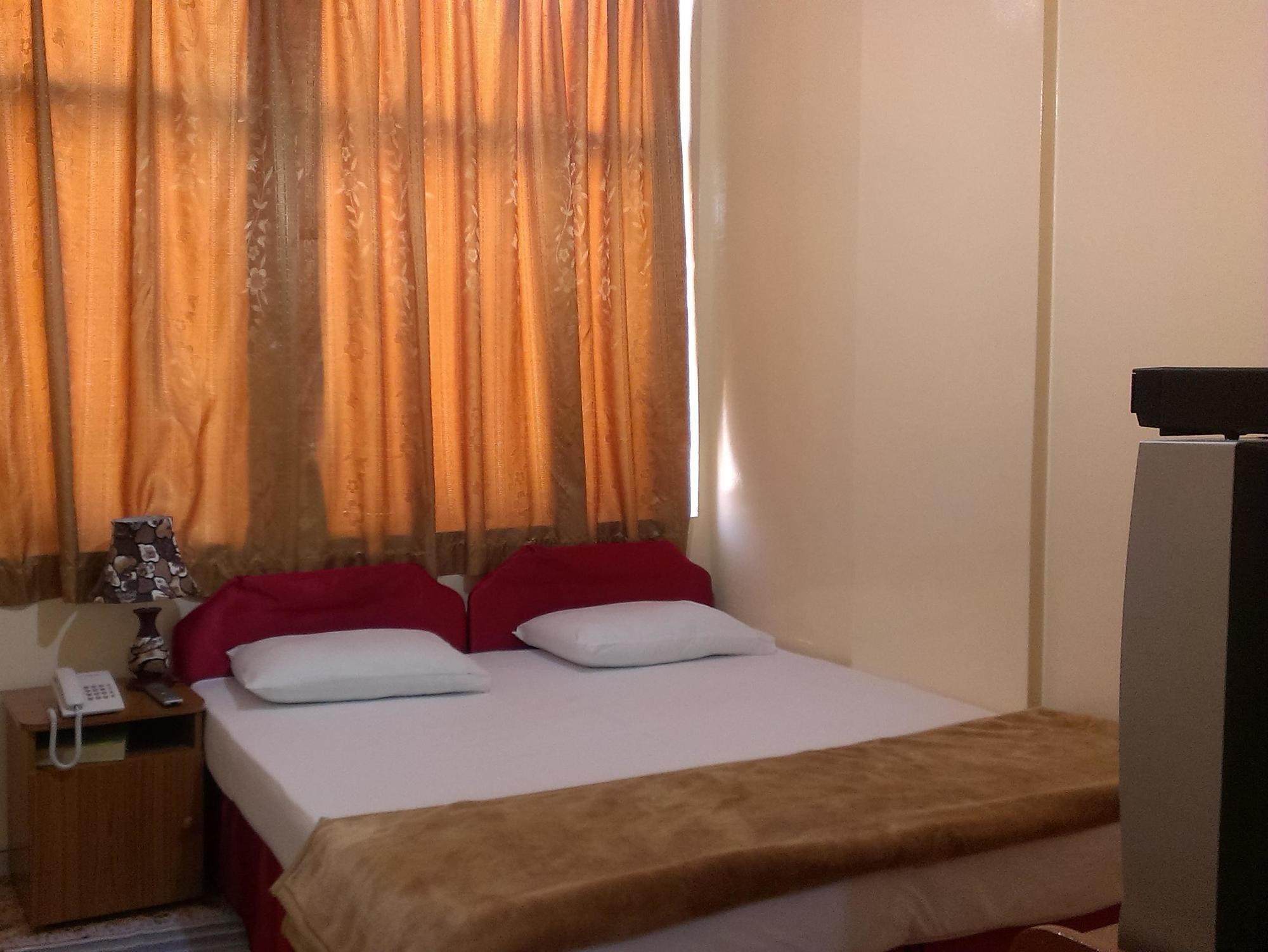 Everest International Hotel ドバイ エクステリア 写真