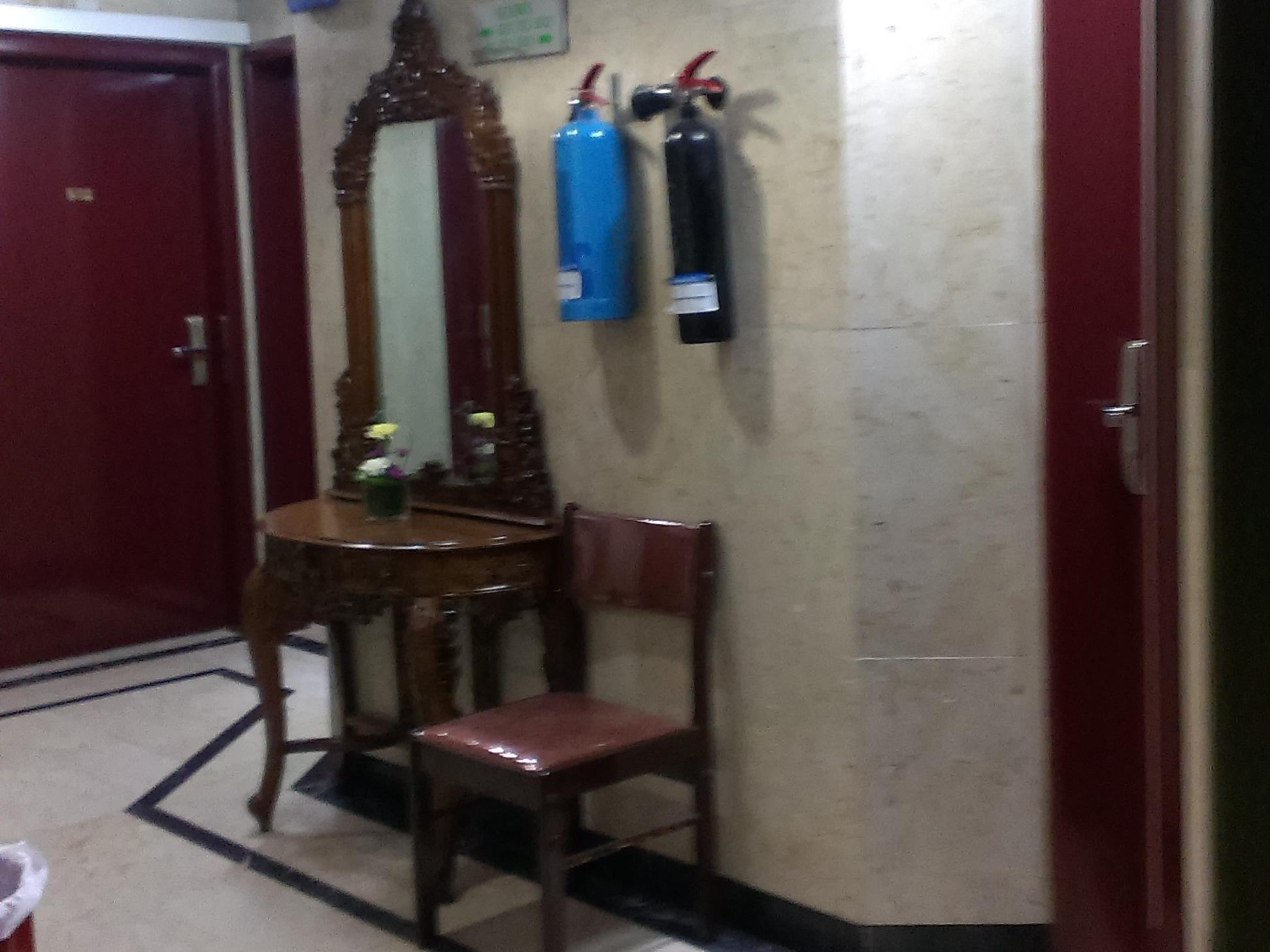 Everest International Hotel ドバイ エクステリア 写真