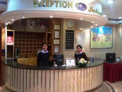 Everest International Hotel ドバイ エクステリア 写真